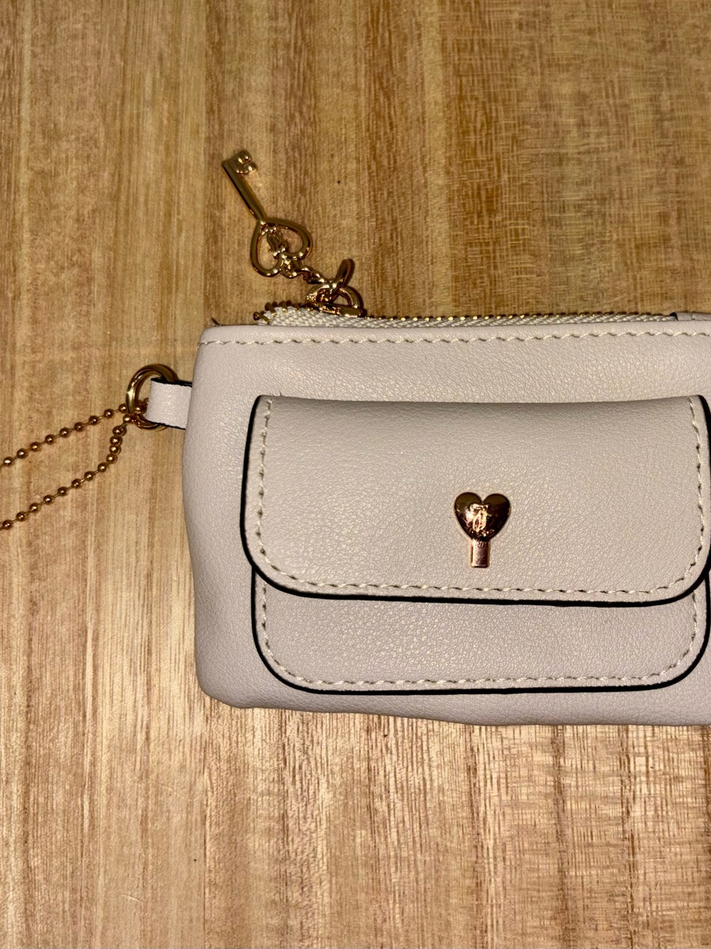 JUICY COUTURE Beige Gold-Tone Hardware ID Card Holder Pouch Keychain Wallet